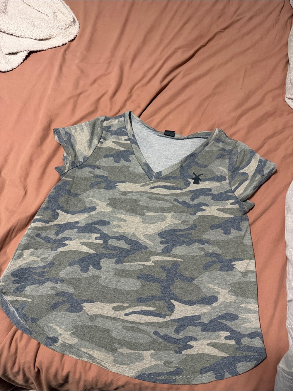 Vintage Dutch Bros Women's Camo V-Neck Short Sleeve Top - Blue & Gray